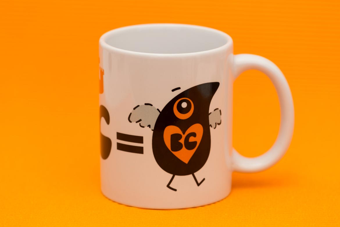 tea-cup-with-bg-bird-illustration
